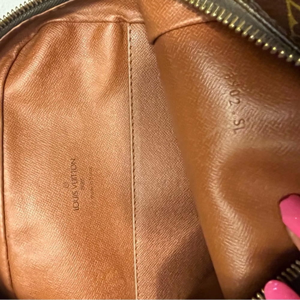 Gorgeous Auth Louis Vuitton Danube MM Crossbody Unisex EUC!!! - Picture 13 of 14